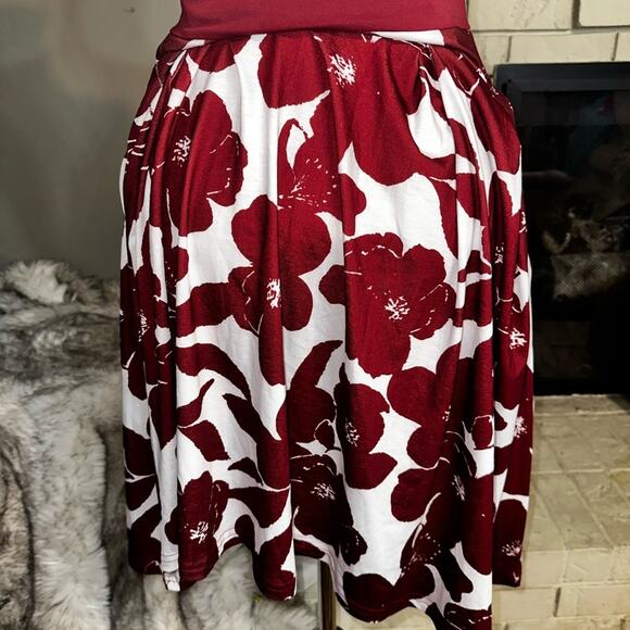 FURNEX Burgundy Bodice Dress White Floral Cotton Skirt Size Small NWT - Picture 6 of 11